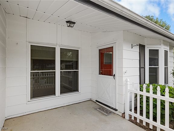 3rd image of 26701 Redwood Dr