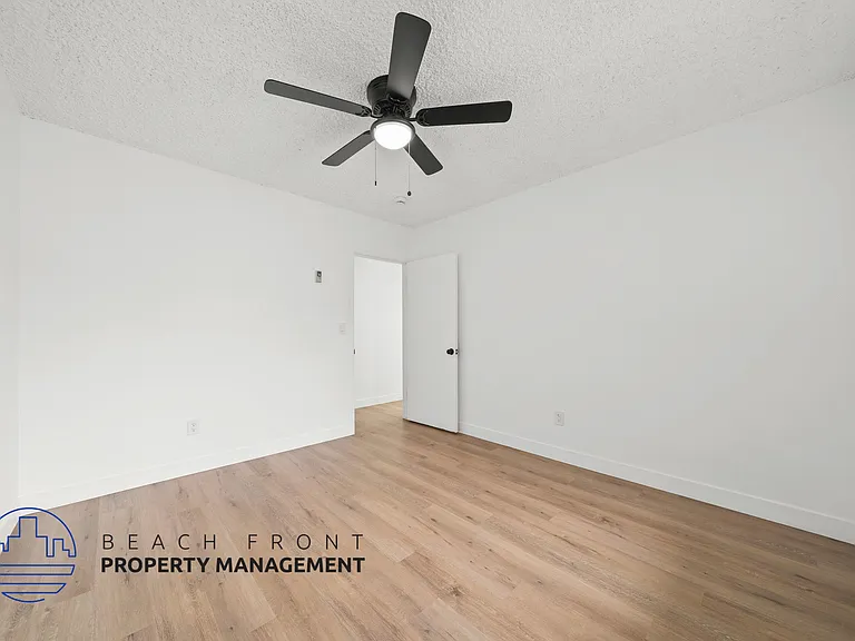 2511 Voorhees Ave — Photo 8