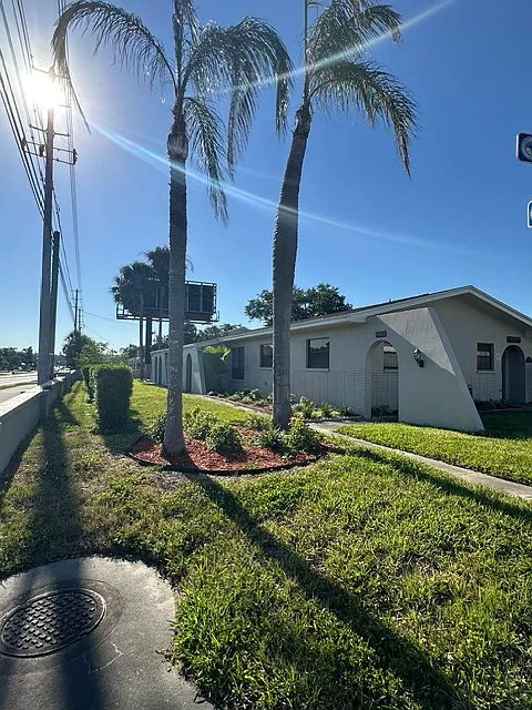 Building Photo - 2301 Bay Dr #2