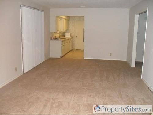 3rd image of 2818 Esterbrook