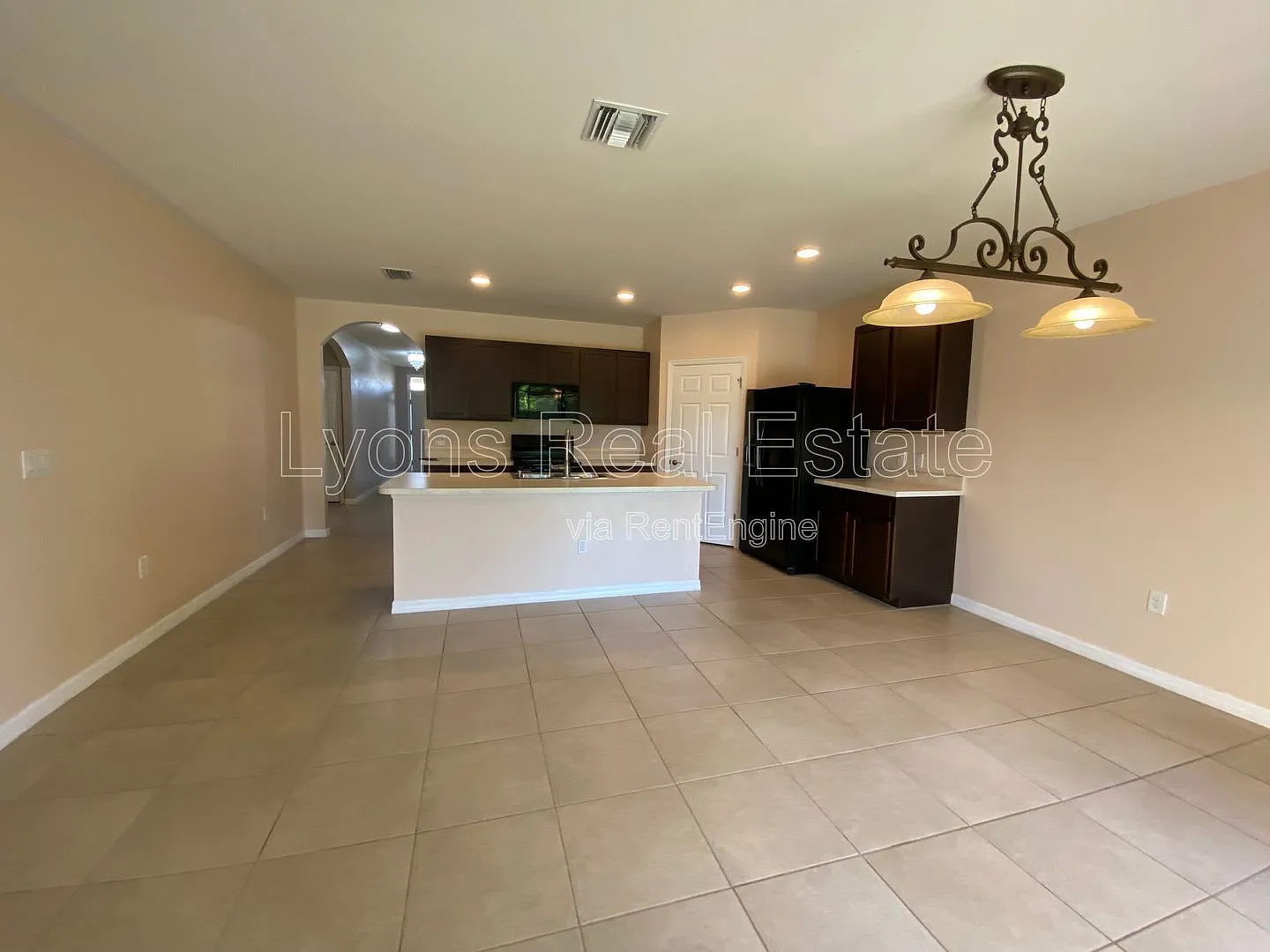 4 bed, 2.0 bath, 1828 sqft, $2,000 — Photo 4