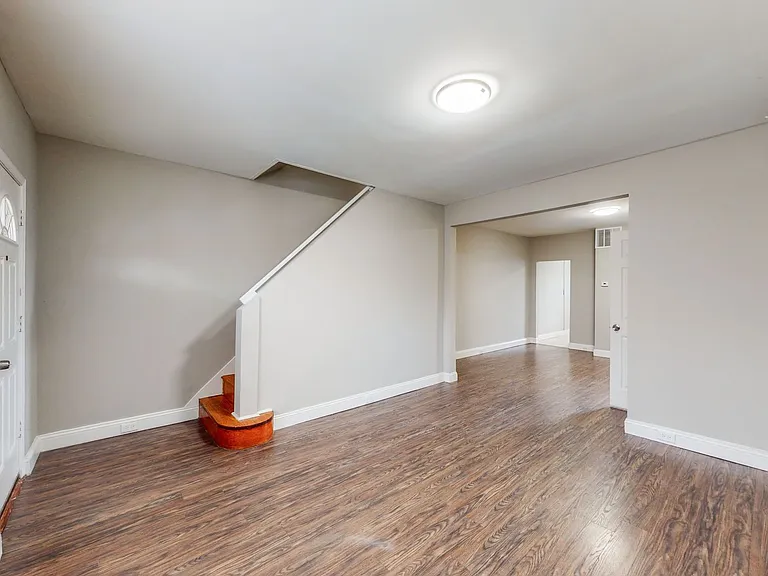 2867 Mayfield Ave — Photo 7