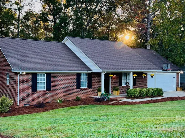 3979 Stoney Creek Dr, Lincolnton, NC 28092