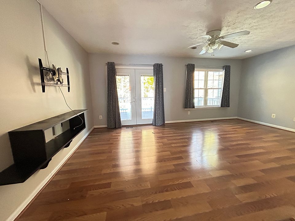 1st image of 238 Woodland Green Way