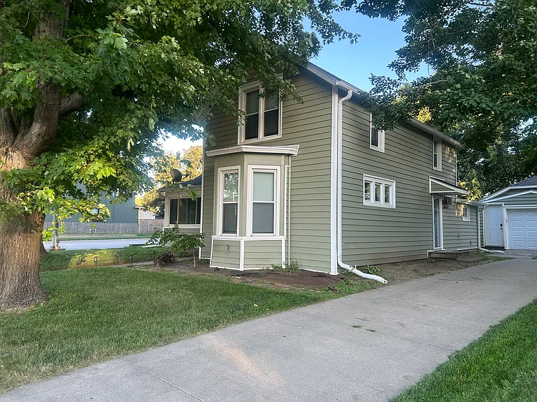 1911 Grant St — Photo 16