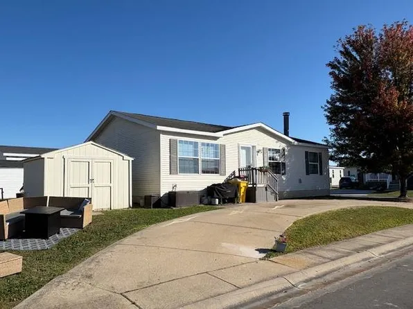 58231 Brookside Dr, New Haven, MI 48048