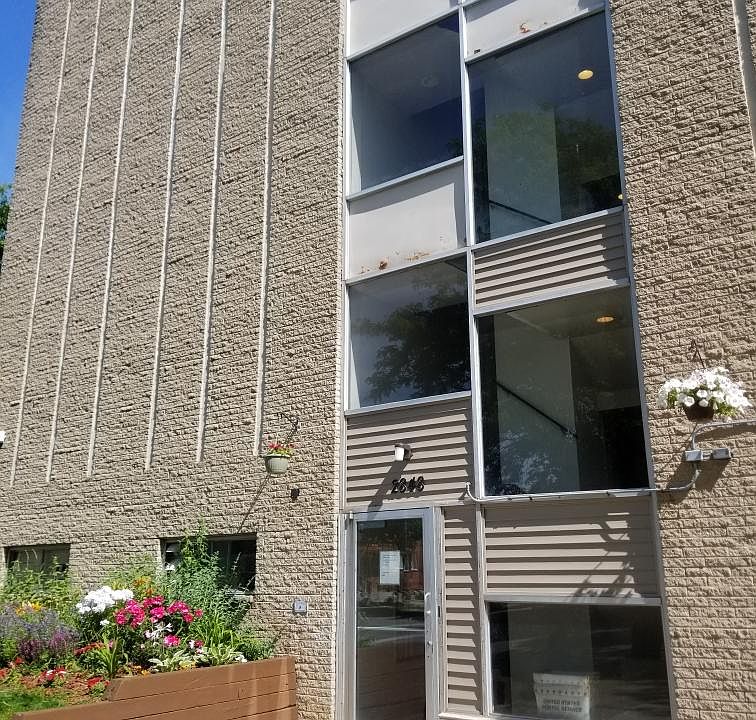 2nd image of 2848 W Wells St #109
