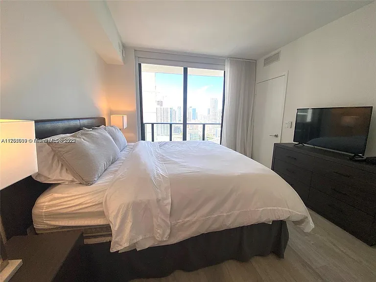 55 SW 9th St #30 — Photo 23