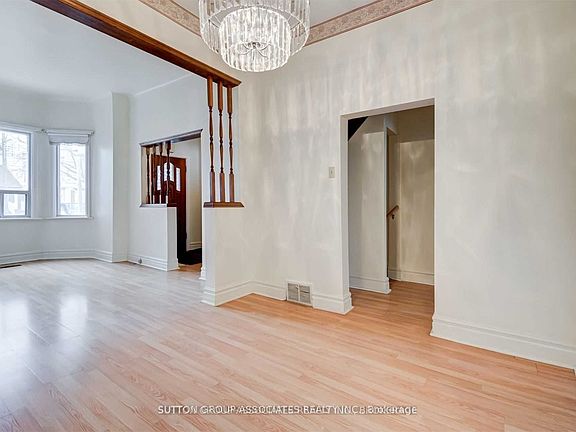 3rd image of 491 Roxton Rd
