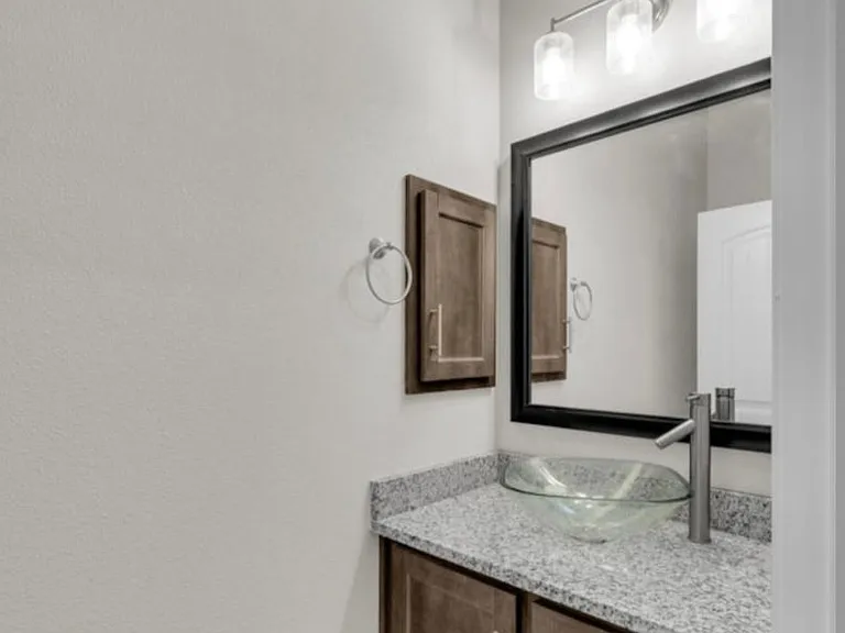13729 Lago Vista Ave — Photo 33
