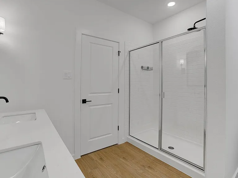 8438 Bay Ridge Cir — Photo 29
