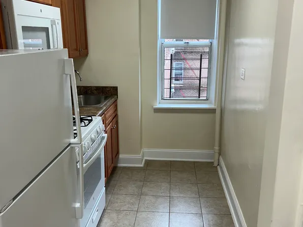 8871 20th Ave APT 3B, Brooklyn, NY 11214