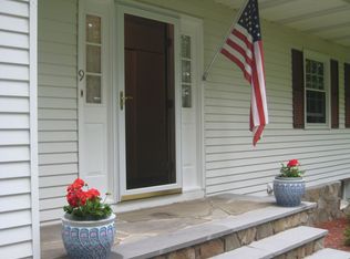 9 Kelly Ct, Stormville, NY 12582