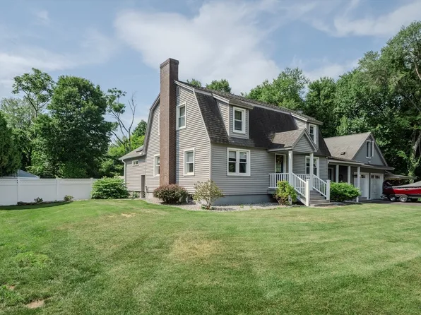 32 E Maple St, Easthampton, MA 01027