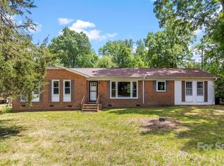 8315 Westbourne Dr, Charlotte, NC 28216