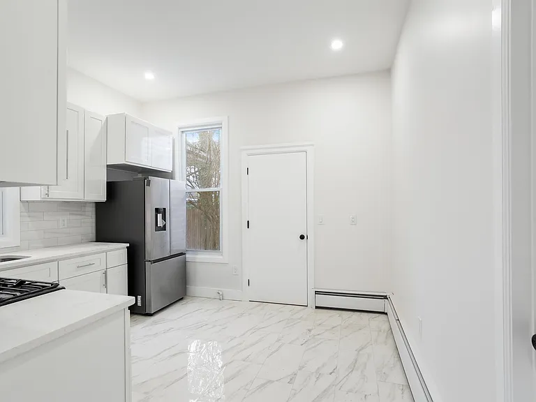 1102 Central Ave #1 — Photo 2
