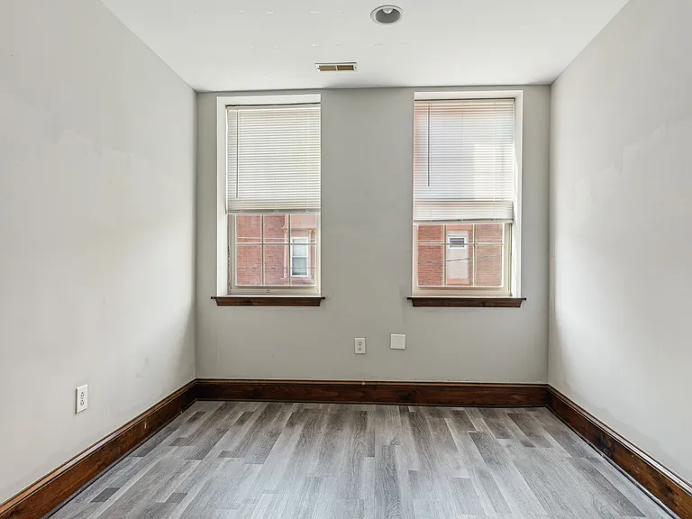 5101-21 Walnut St #27 — Photo 24