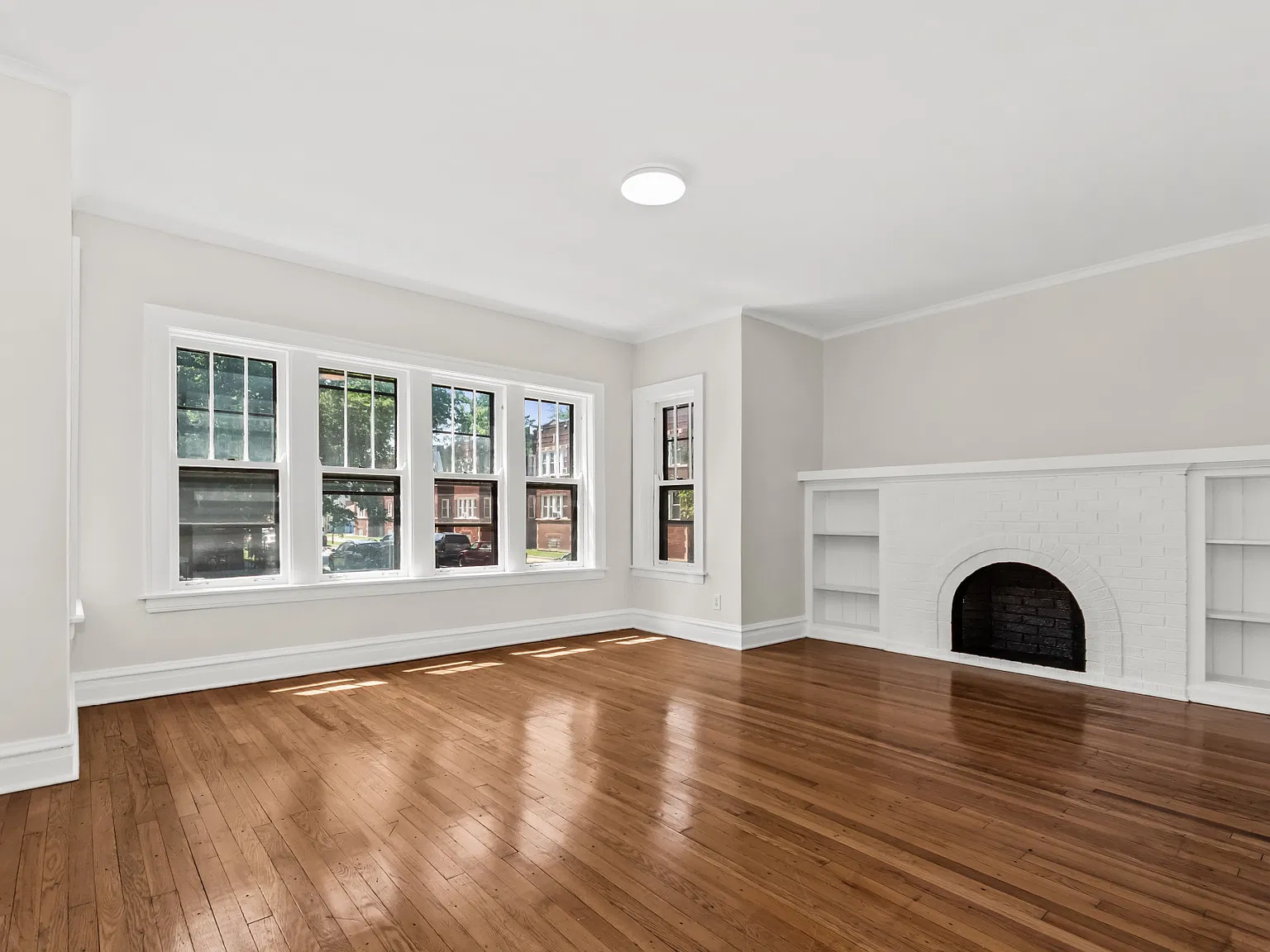 2 bed, 1200 sqft, $2,000 — Photo 3
