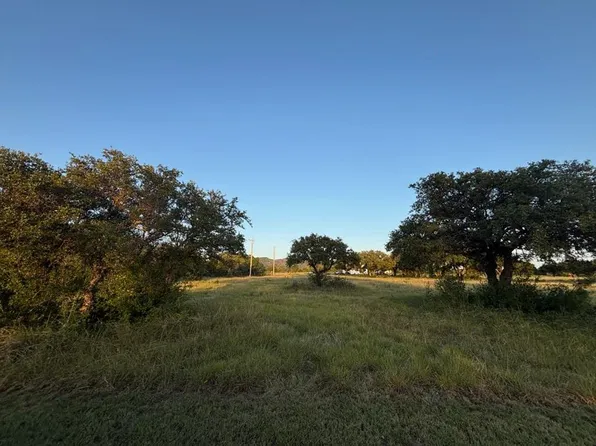 416 Oriole Ave, Camp Wood, TX 78833
