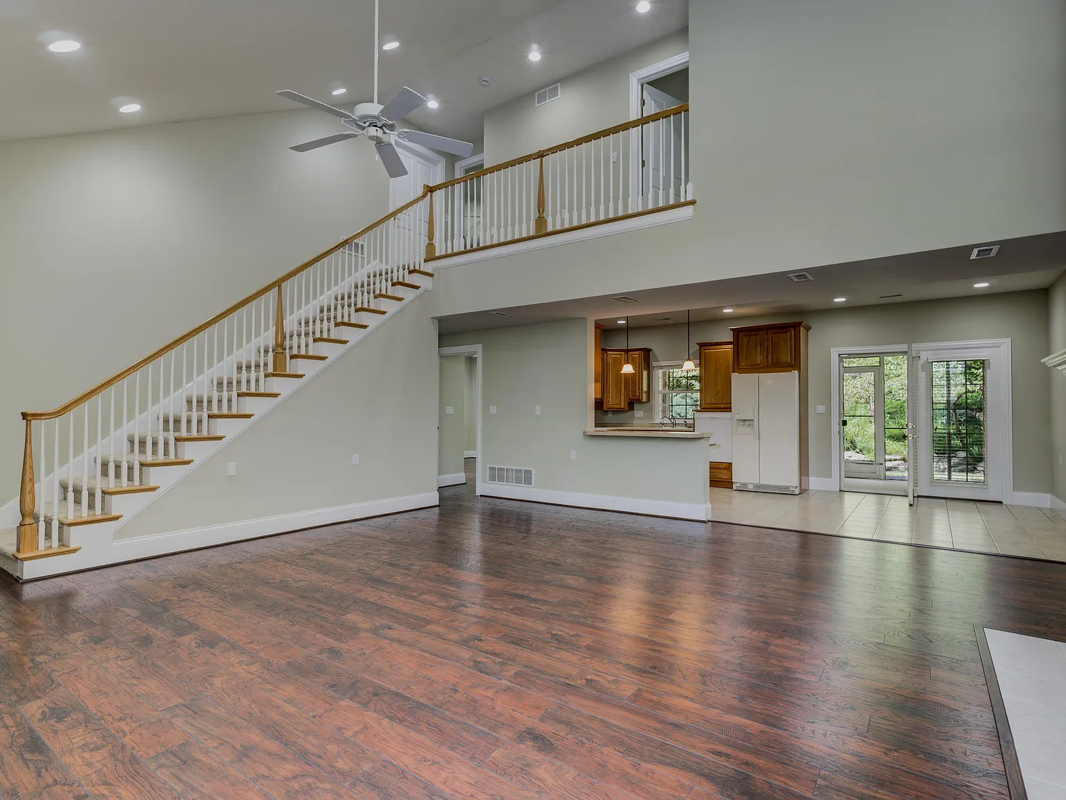 3 bed, 2.5 bath, 1996 sqft, $2,700 — Photo 4