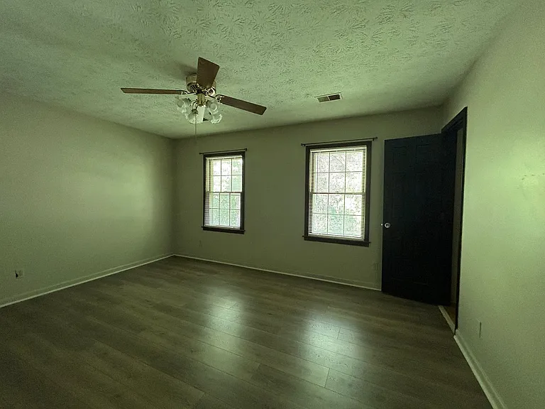33 Lynhaven Dr — Photo 9