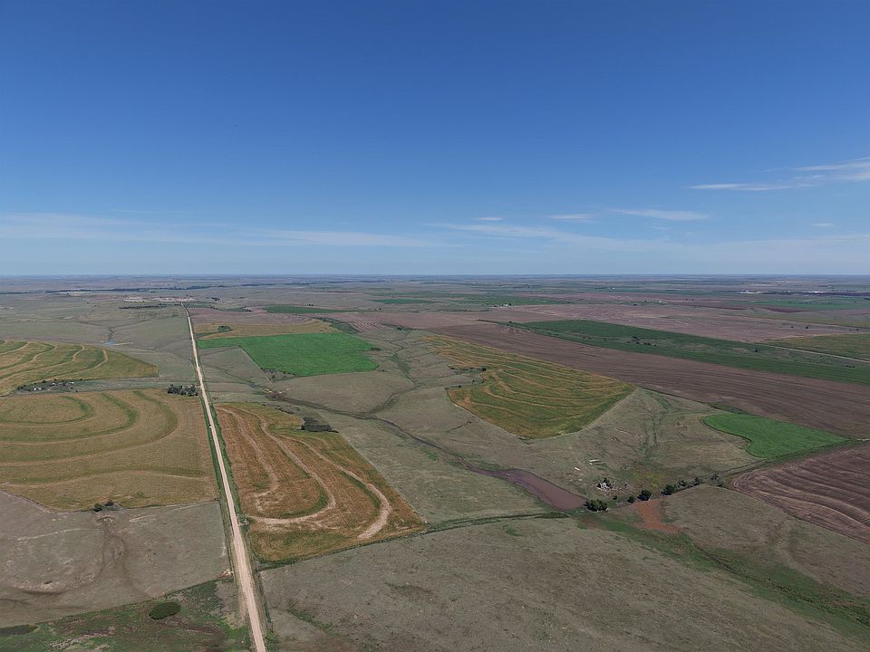 1st image of 800 Th Rd