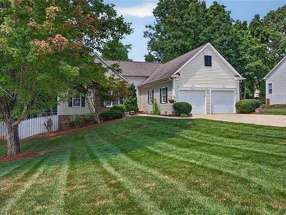 2nd image of 208 Cotswold Ln