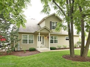 29W484 Big Woods Dr, Warrenville, IL 60555