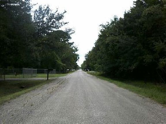 Exterior Neighborhood (street photo)
