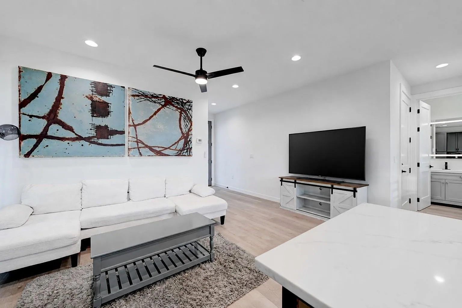 4 bed, 4.0 bath, 1834 sqft, $3,699 — Photo 2
