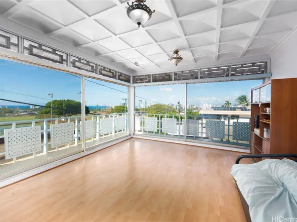 804 12th Ave, Honolulu, HI 96816