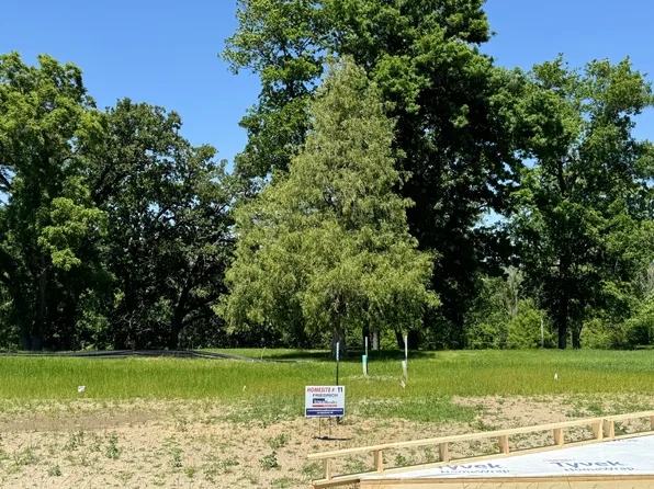 725 Academy Cir, Nevada, IA 50201