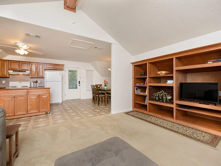433 W San Antonio St #C — Photo 13