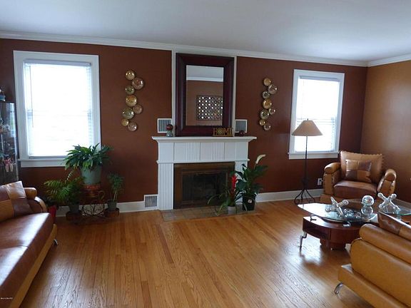 2nd image of 221 E Napier Ave