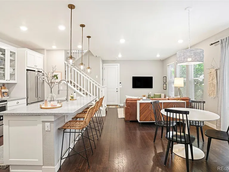 209 W Jamison Ct — Photo 4