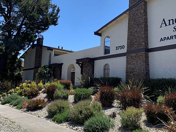 3rd image of 3730 Moorpark Ave #16