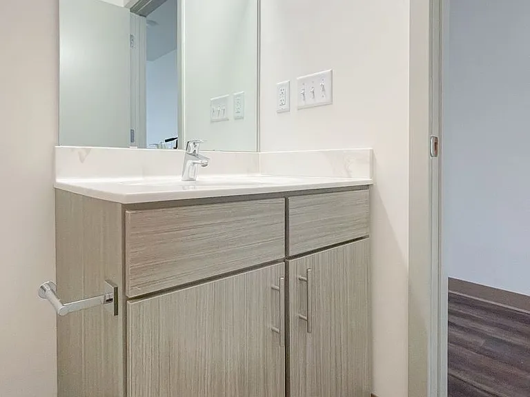 Gateway Lofts I — Photo 15