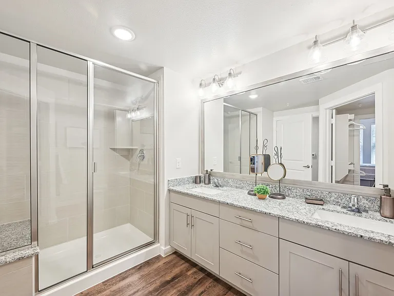 Luxia Rockwall Downes — Photo 22