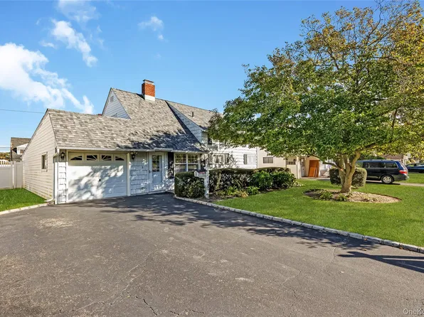 2149 Salisbury Park Drive, Westbury, NY 11590