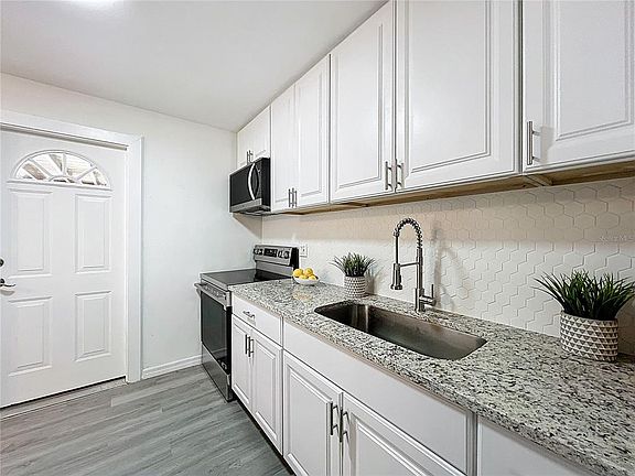 4th image of 1535 Rosedale St