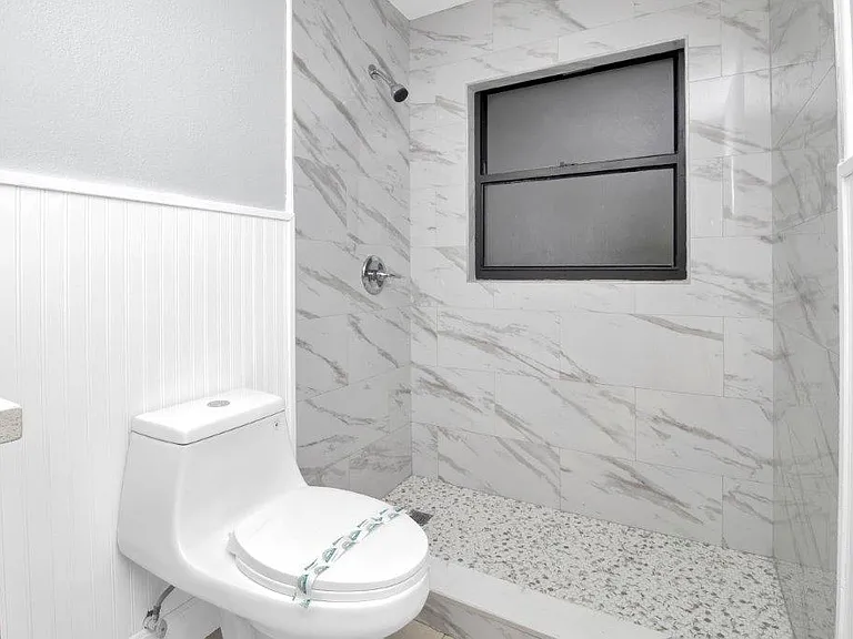 13540 Sedgwick Ave — Photo 36
