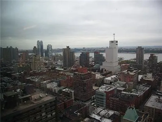 Rented by R New York | media 8