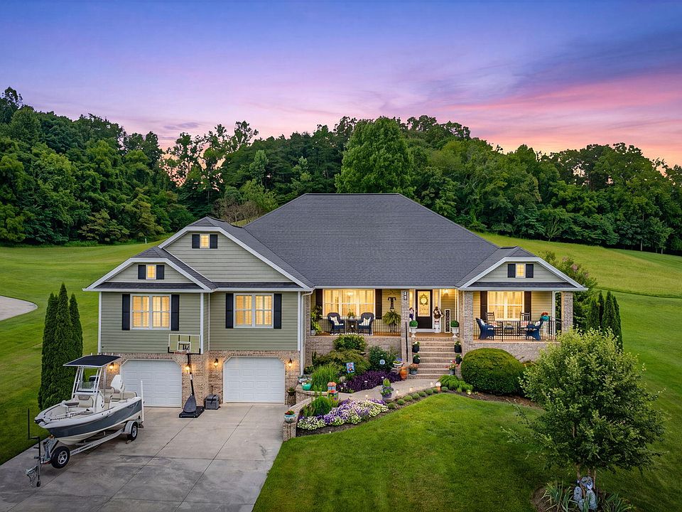 1st image of 730 Victoria Lee Way
