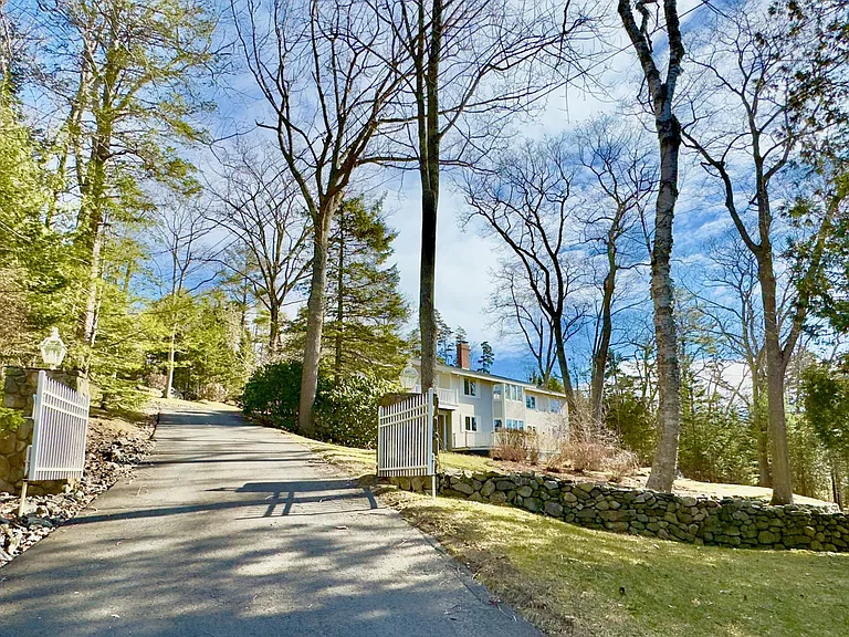 315 Bayview St — Photo 2