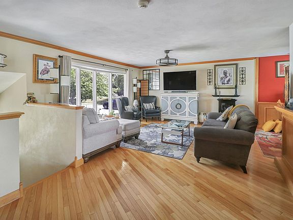 4th image of 6025 N Sheridan Rd
