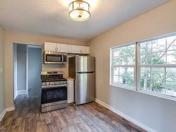 4th image of 228 Gale St #1