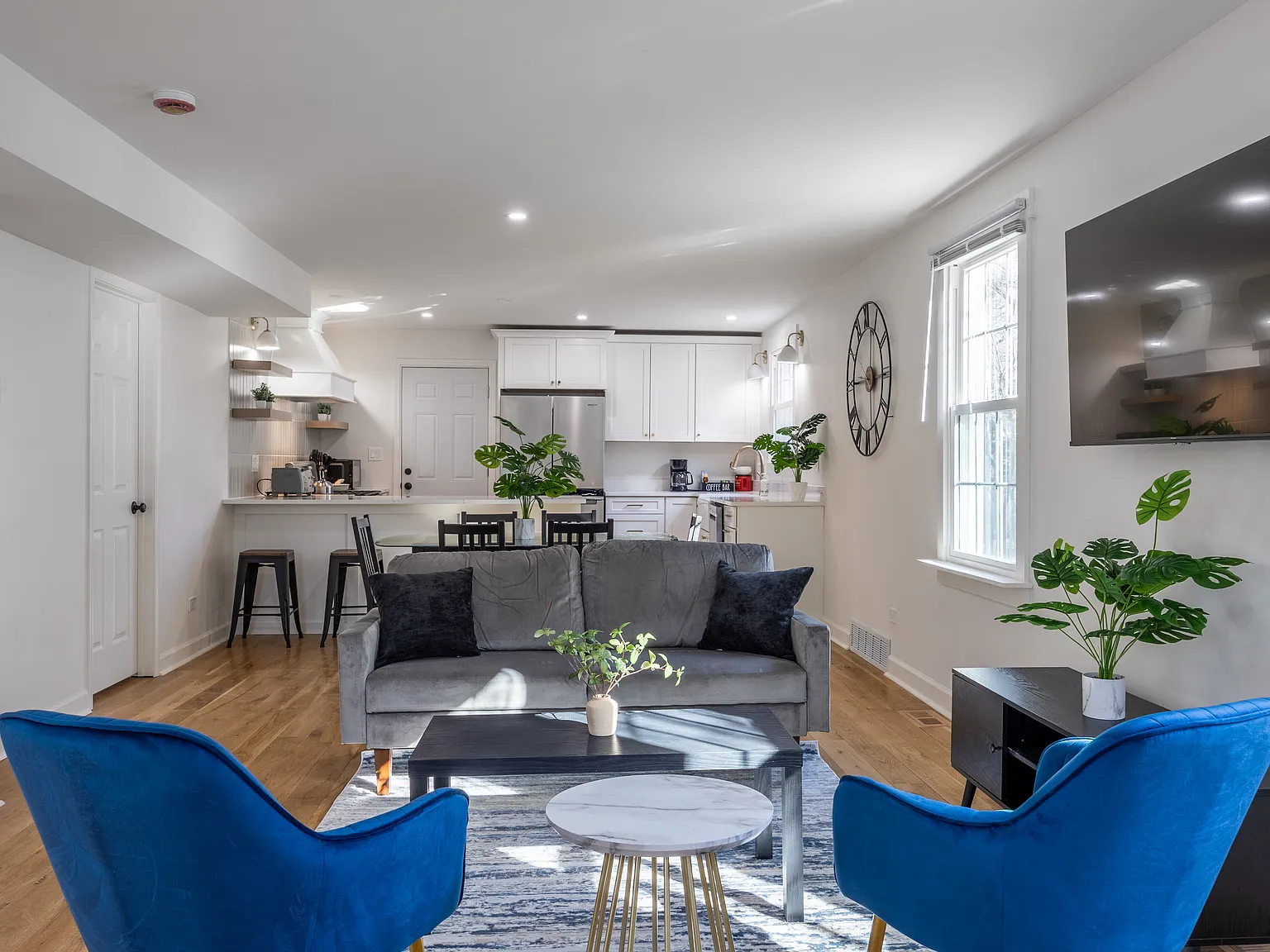 3 bed, 2028 sqft, $6,500 — Photo 1