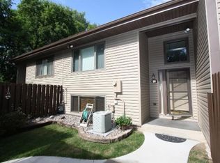 28 River Woods Ln, Burnsville, MN 55337