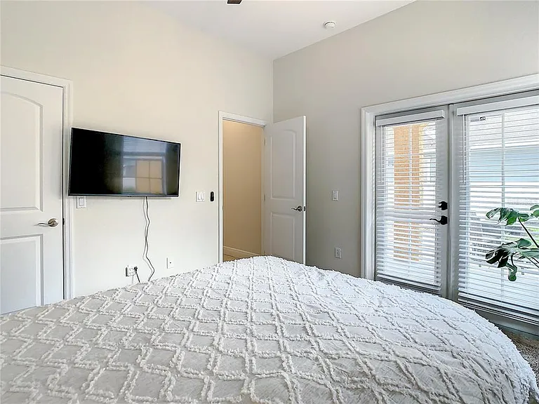 220 W Minnehaha St — Photo 43