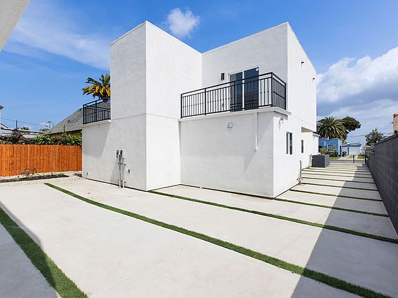 3rd image of 9613 S Hobart Blvd #1/2